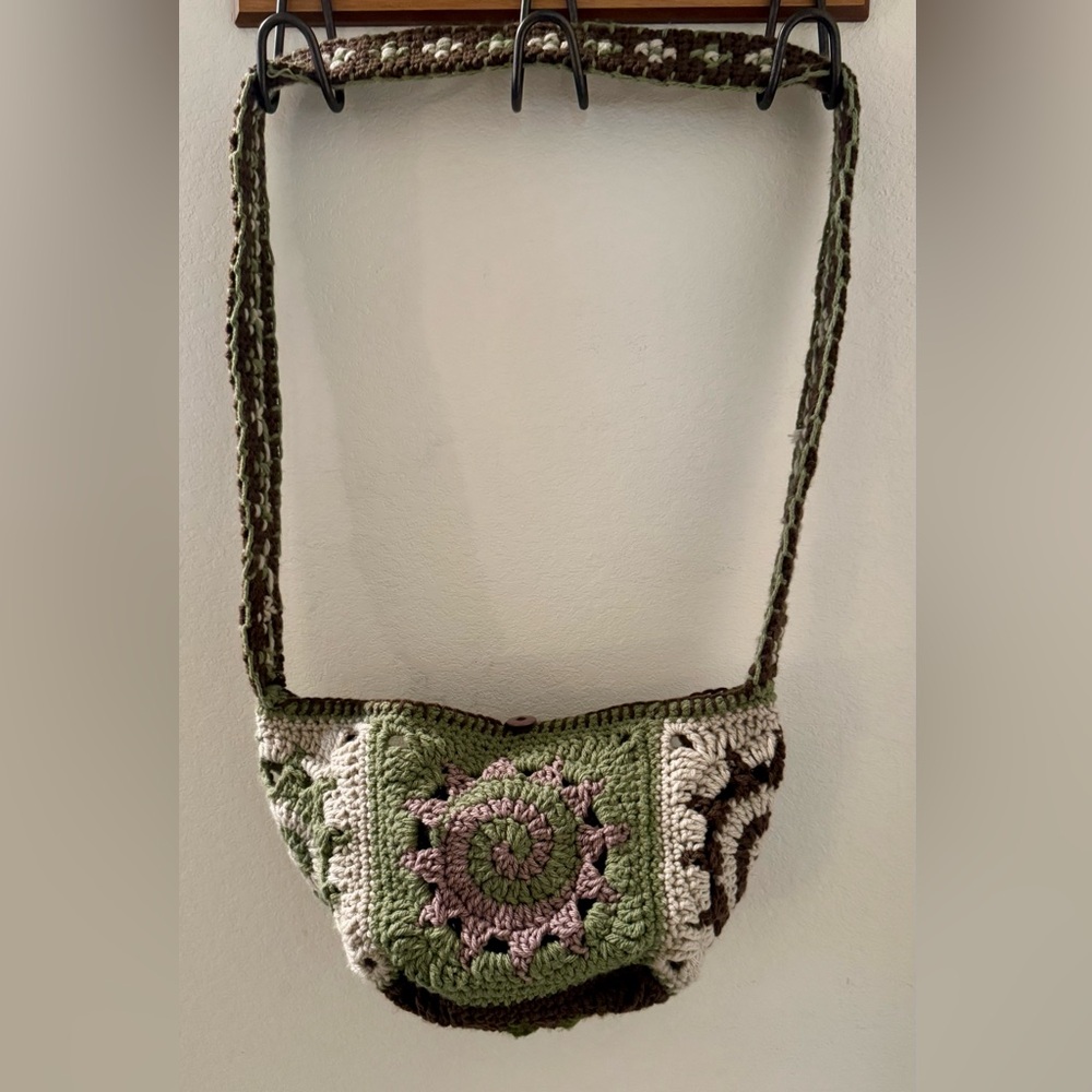 handmade boho crochet sun crossbody bag ☀️💚🤎🍃